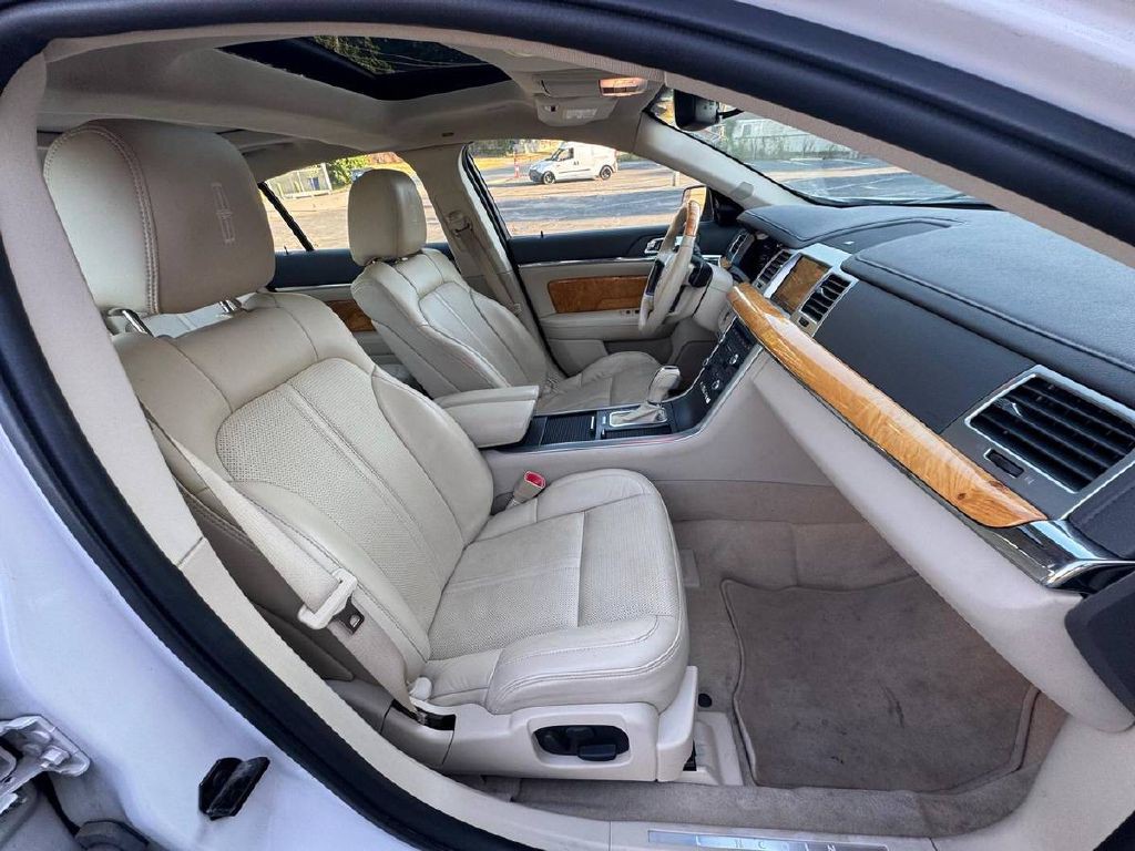 2011 Lincoln MKS Image 11