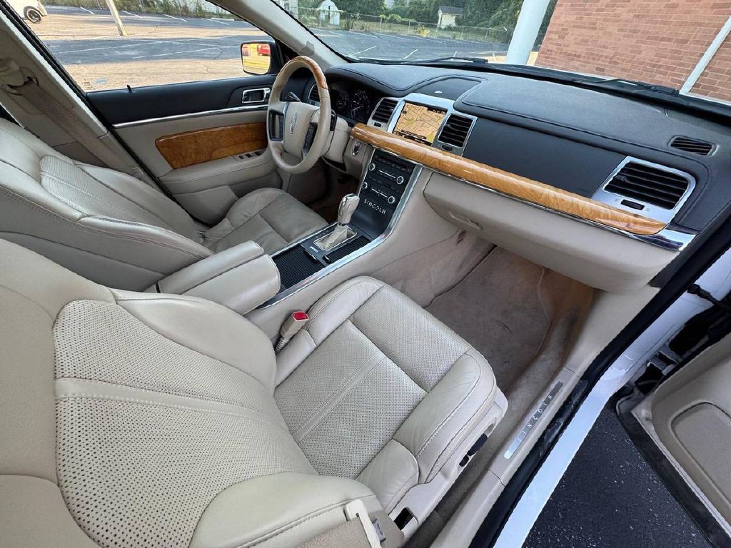 2011 Lincoln MKS Image 12