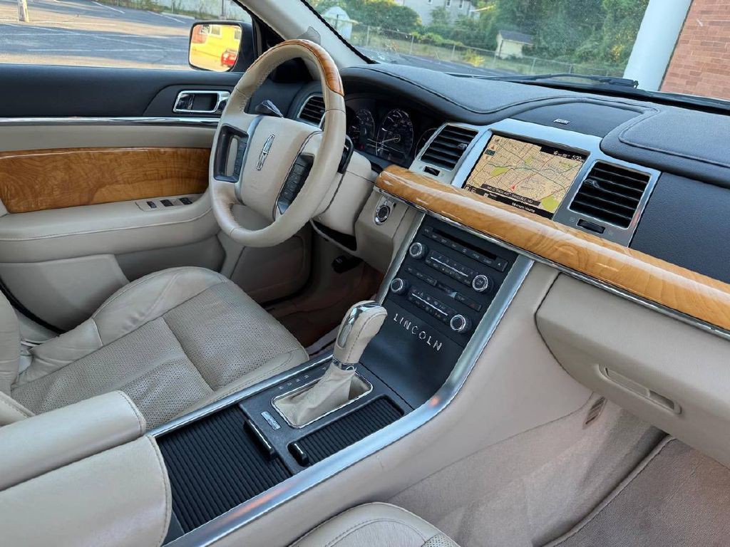 2011 Lincoln MKS Image 13
