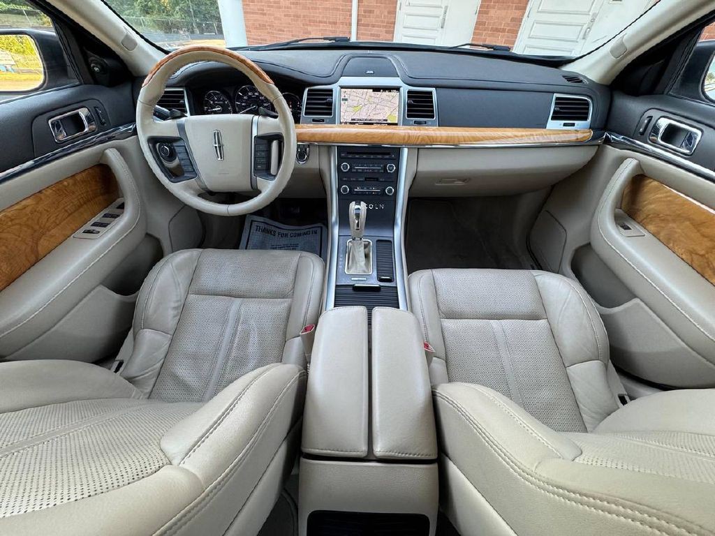 2011 Lincoln MKS Image 15