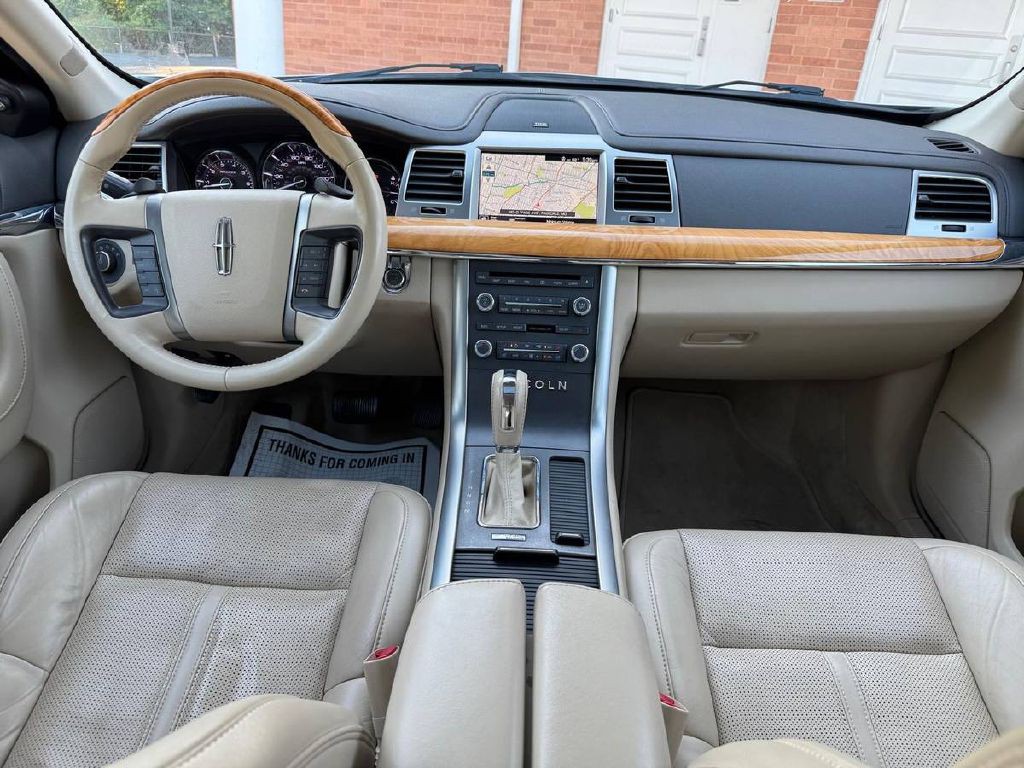 2011 Lincoln MKS Image 16