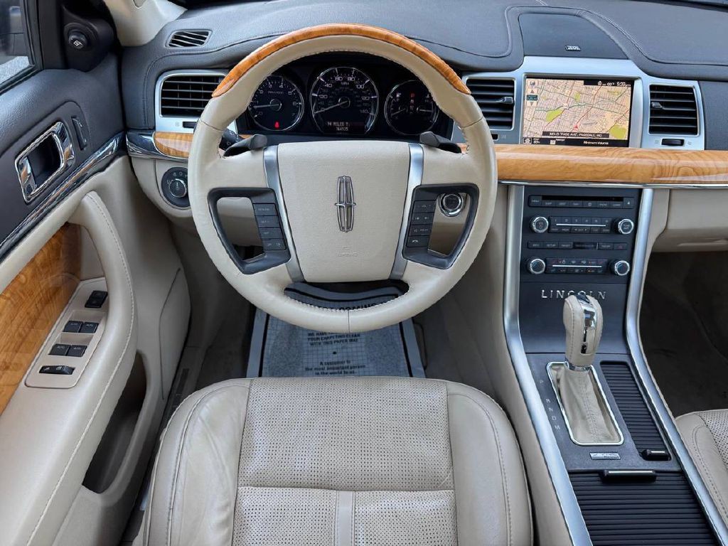2011 Lincoln MKS Image 17