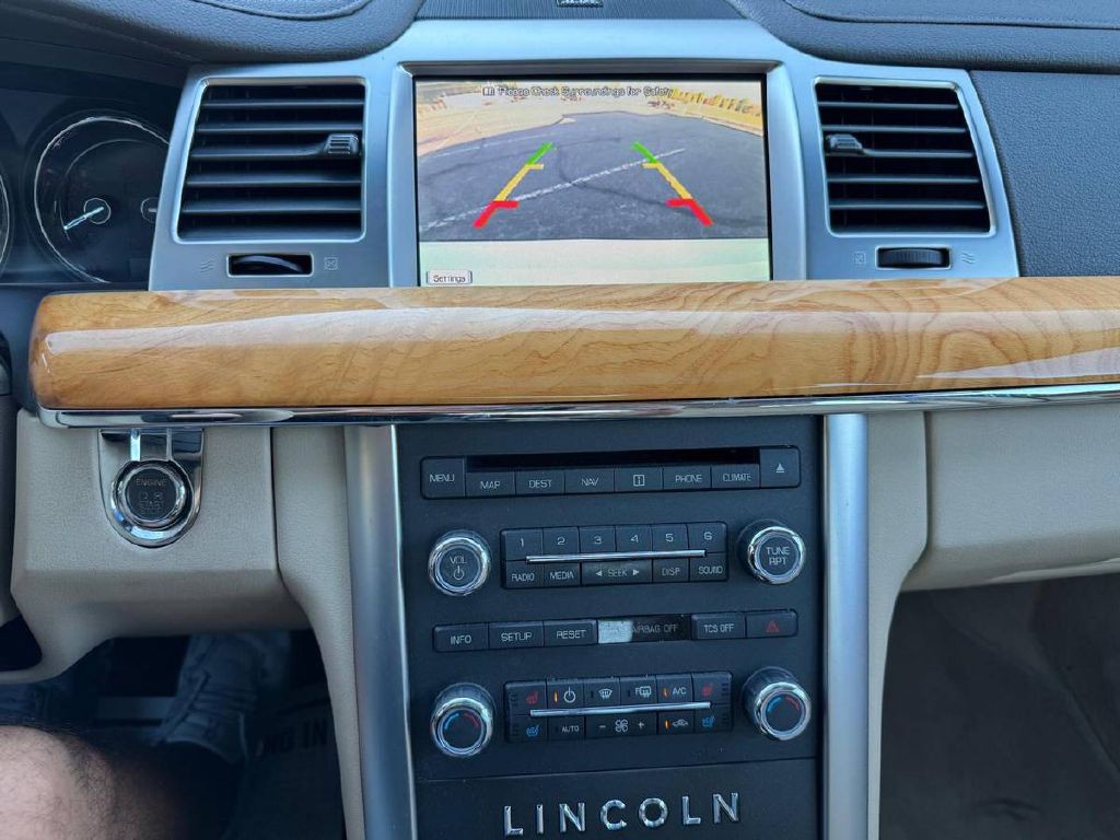 2011 Lincoln MKS Image 19