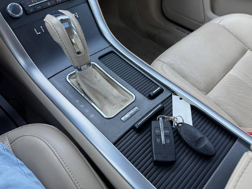 2011 Lincoln MKS Image 20