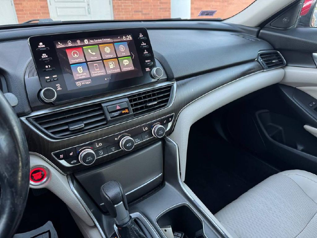 2018 Honda Accord Image 18