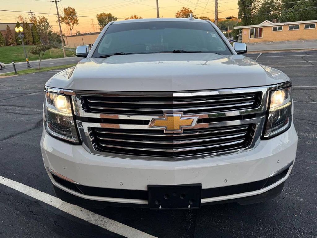2016 Chevrolet Suburban Image 2