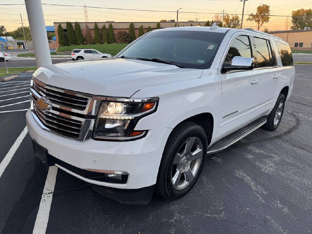 2016 Chevrolet Suburban Image 3