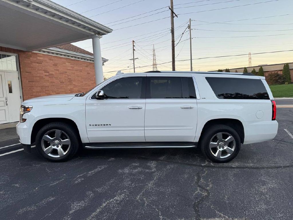2016 Chevrolet Suburban Image 5