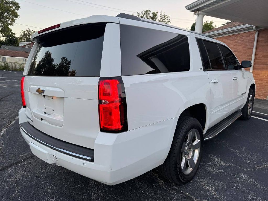 2016 Chevrolet Suburban Image 6