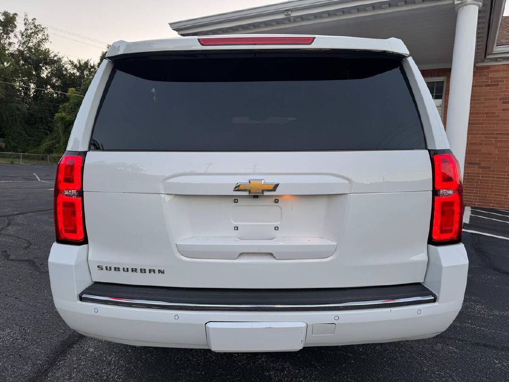 2016 Chevrolet Suburban Image 7