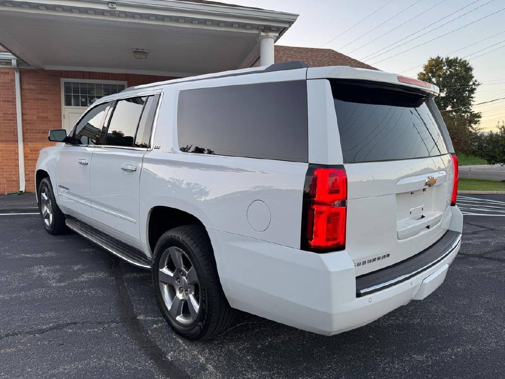 2016 Chevrolet Suburban Image 8