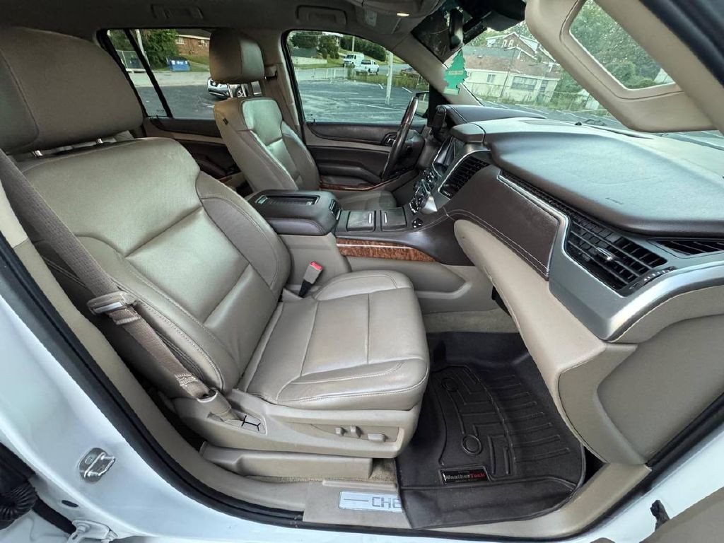 2016 Chevrolet Suburban Image 11
