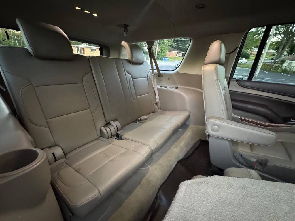 2016 Chevrolet Suburban Image 12