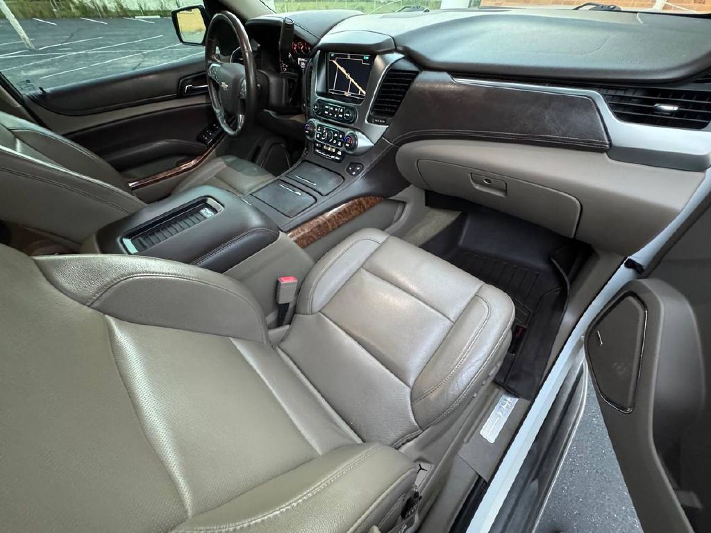 2016 Chevrolet Suburban Image 13