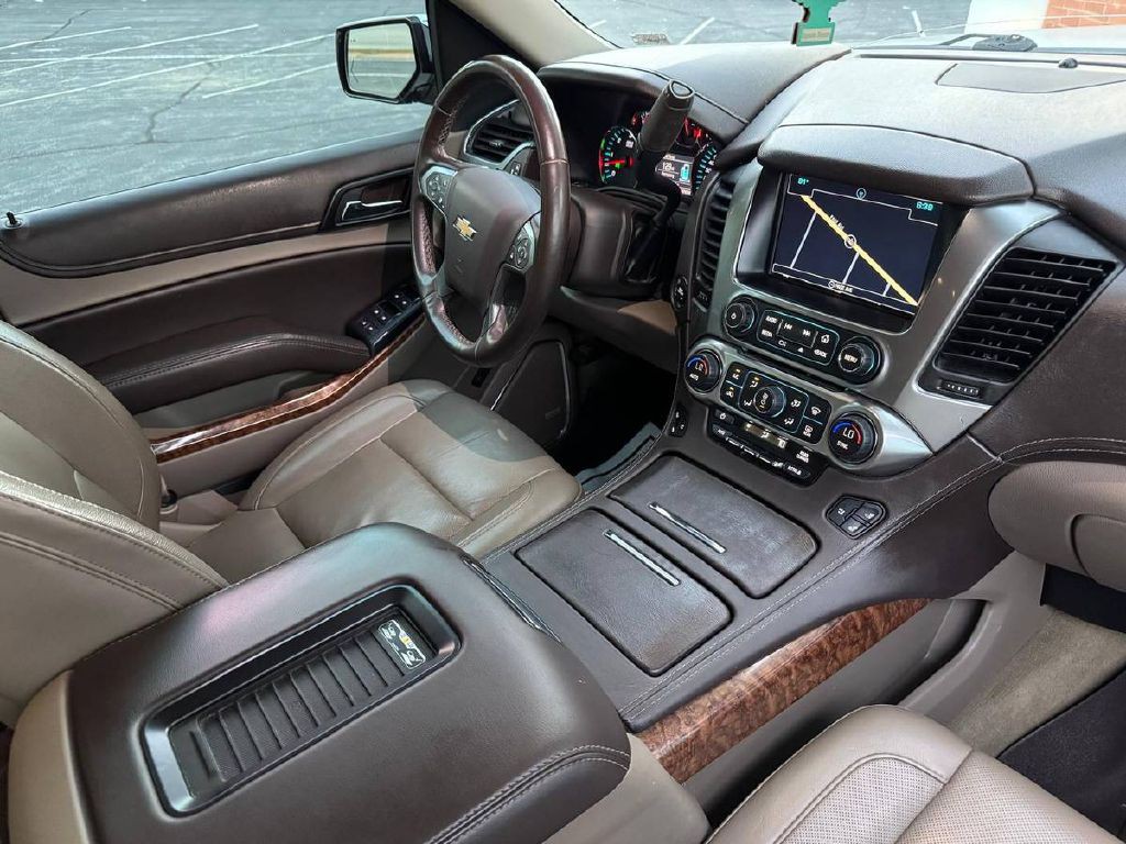 2016 Chevrolet Suburban Image 14