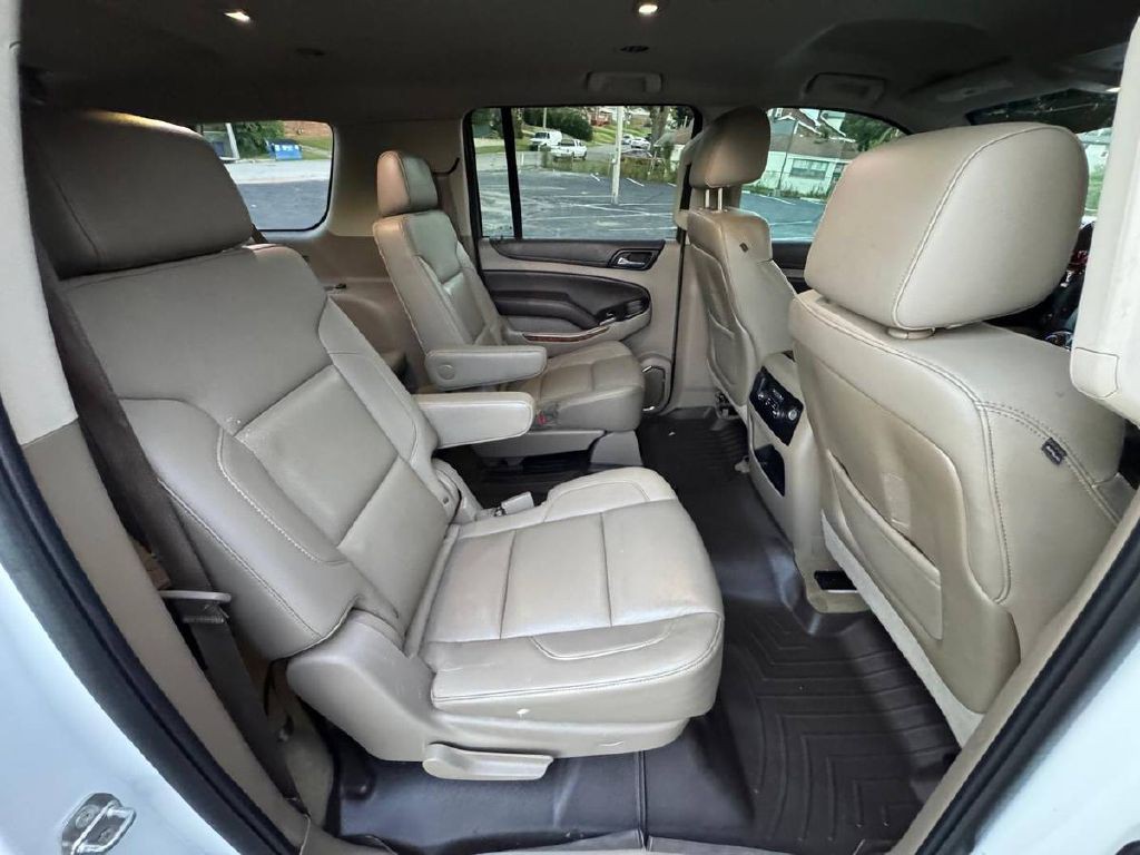 2016 Chevrolet Suburban Image 15