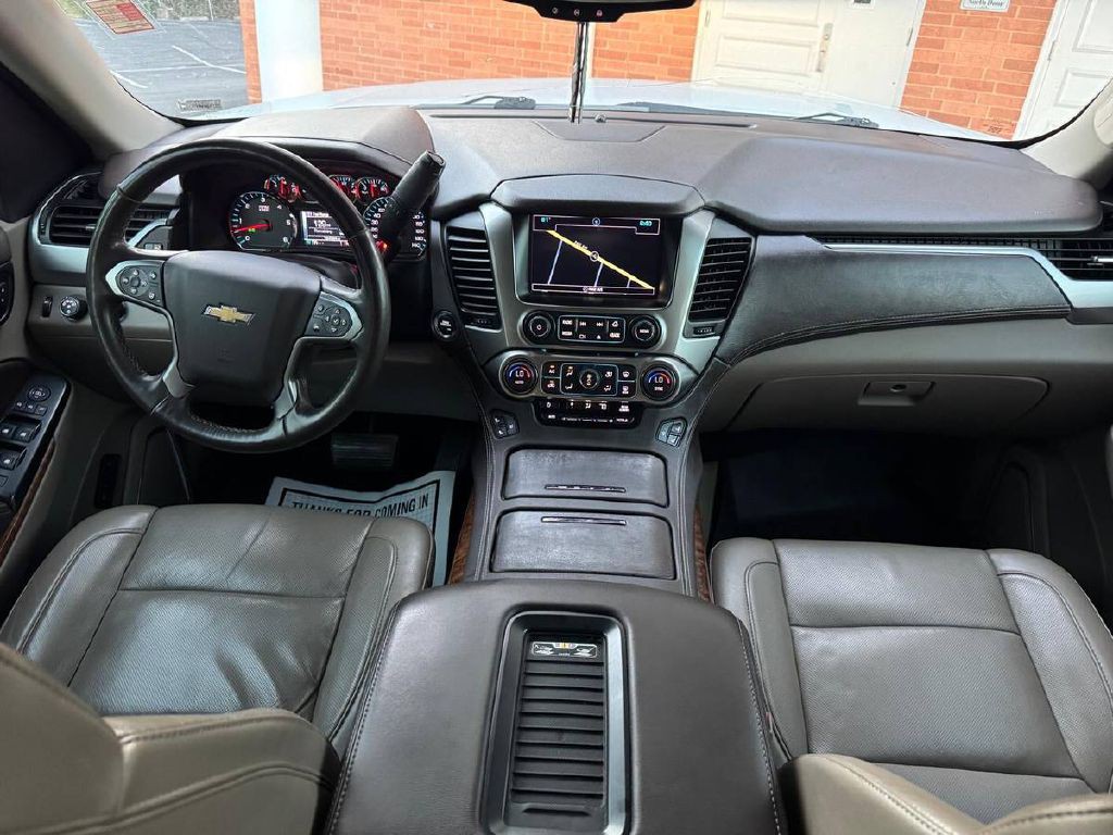 2016 Chevrolet Suburban Image 17