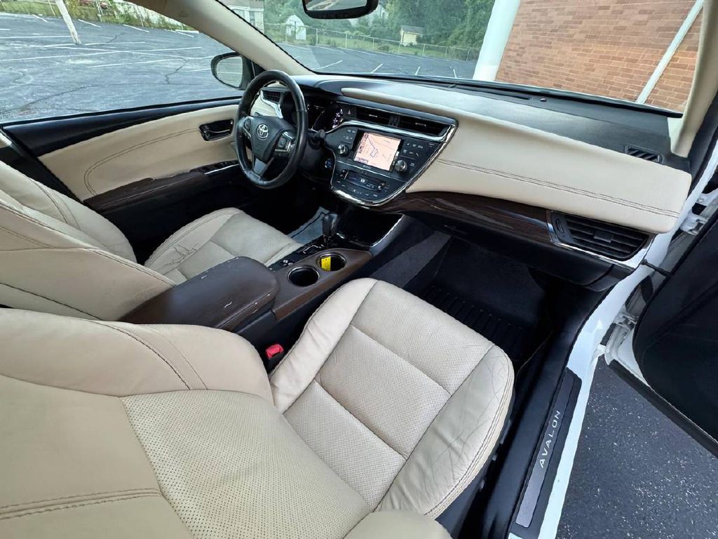 2013 Toyota Avalon Image 12
