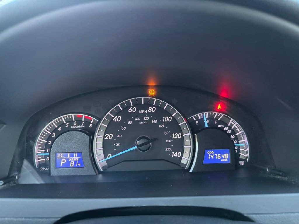 2012 Toyota Camry Image 2