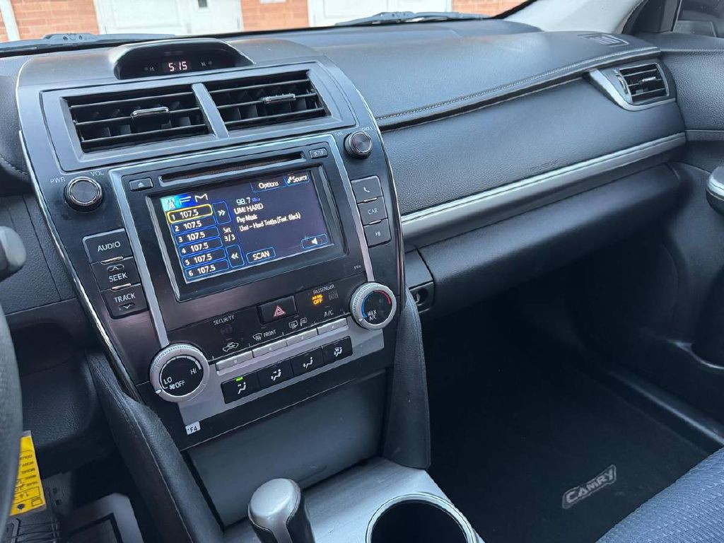 2012 Toyota Camry Image 5