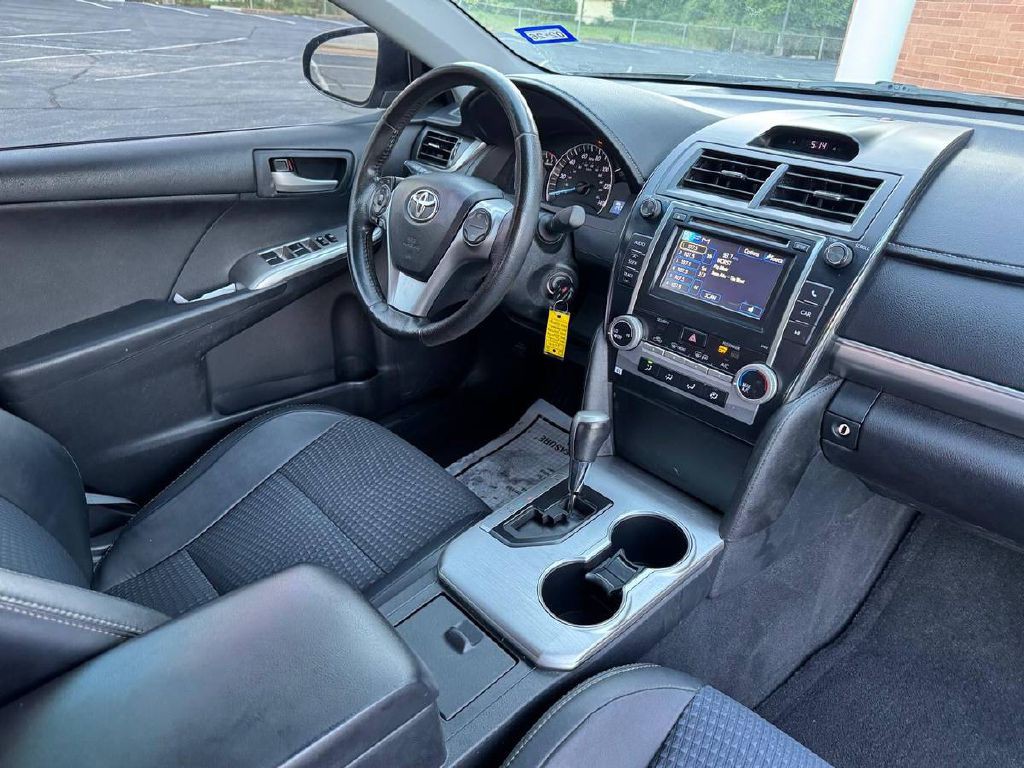 2012 Toyota Camry Image 6