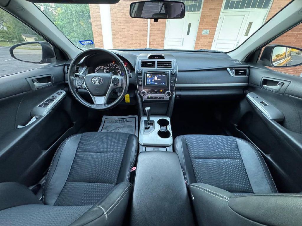 2012 Toyota Camry Image 9