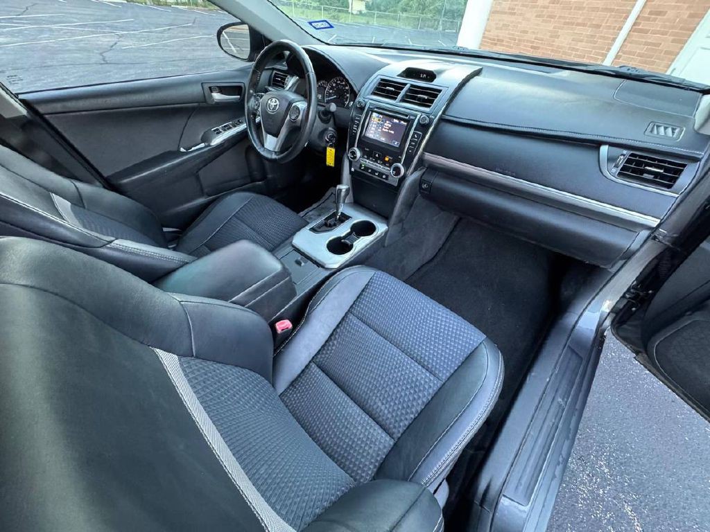 2012 Toyota Camry Image 10