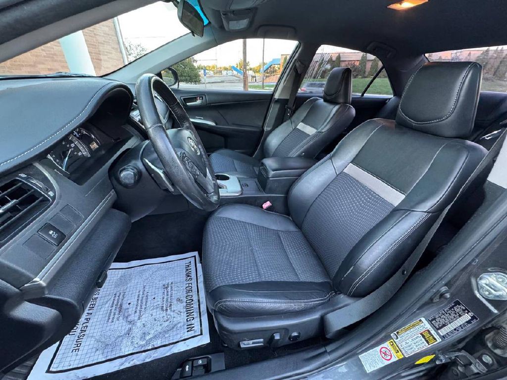 2012 Toyota Camry Image 11