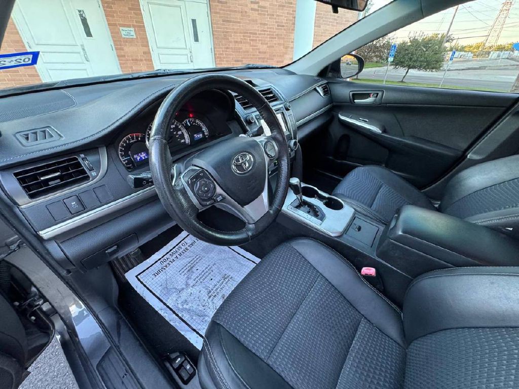 2012 Toyota Camry Image 12