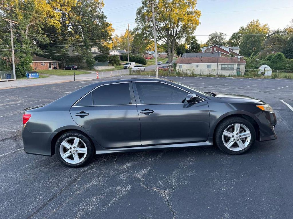 2012 Toyota Camry Image 16
