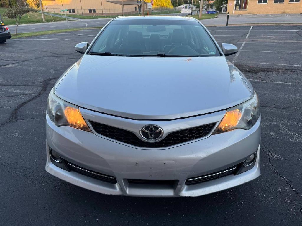 2012 Toyota Camry Image 2