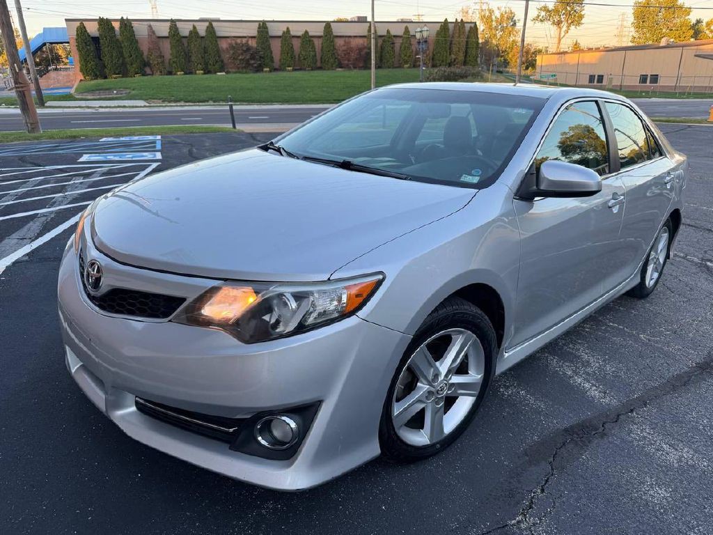 2012 Toyota Camry Image 3