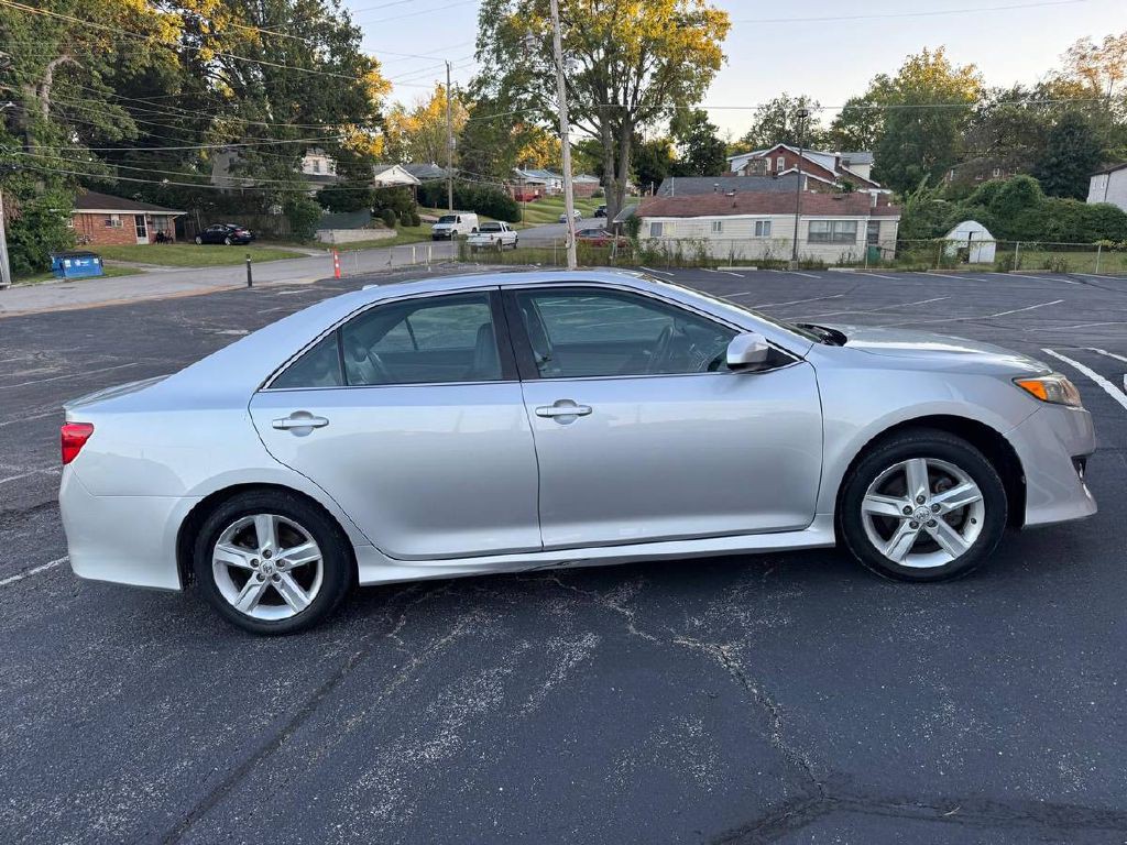 2012 Toyota Camry Image 4