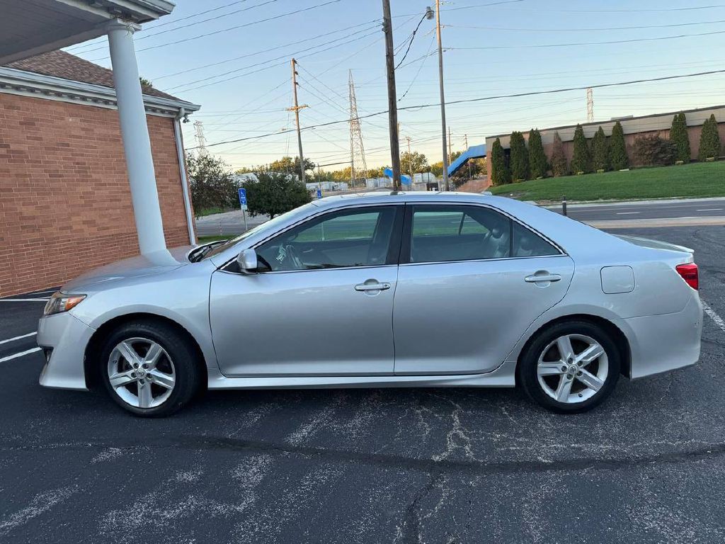 2012 Toyota Camry Image 5