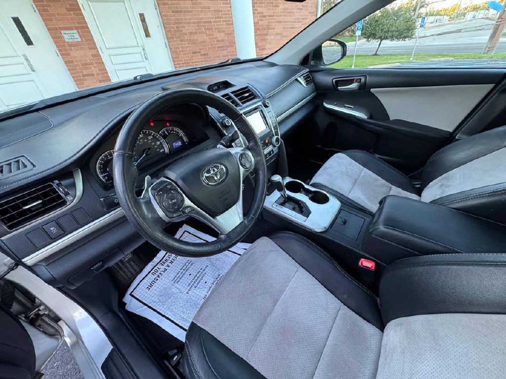 2012 Toyota Camry Image 10