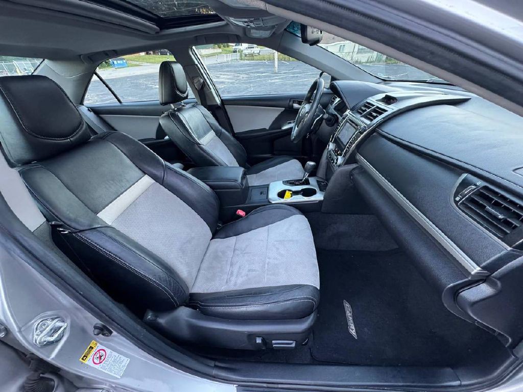 2012 Toyota Camry Image 11