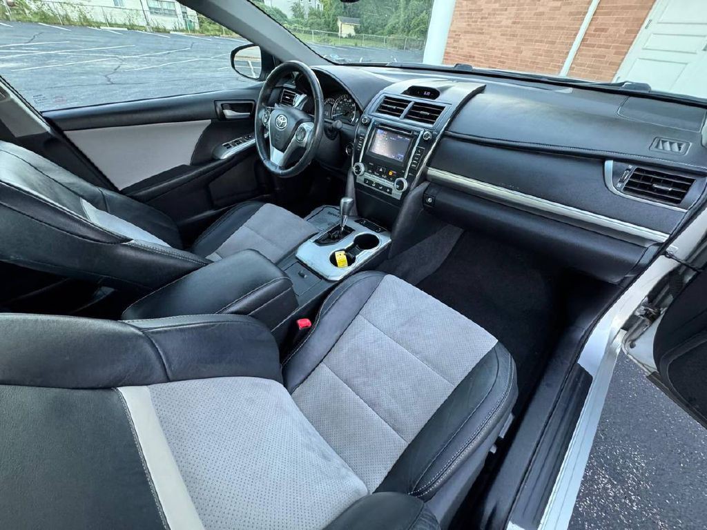 2012 Toyota Camry Image 12