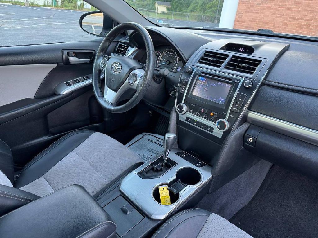 2012 Toyota Camry Image 13