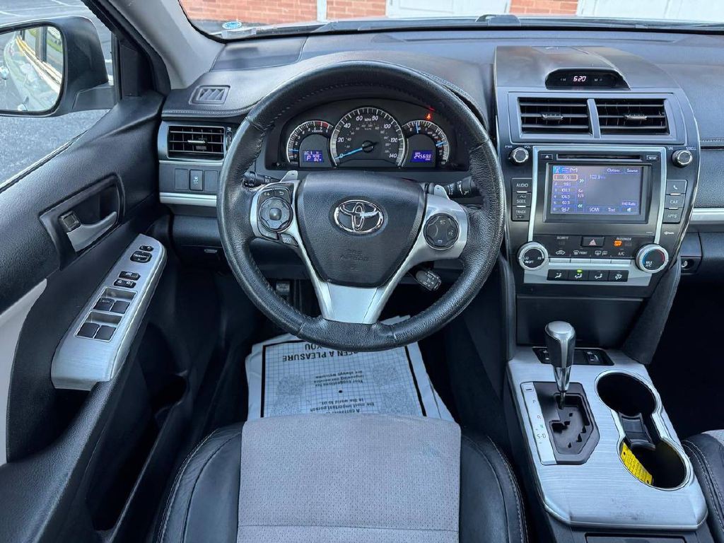 2012 Toyota Camry Image 17