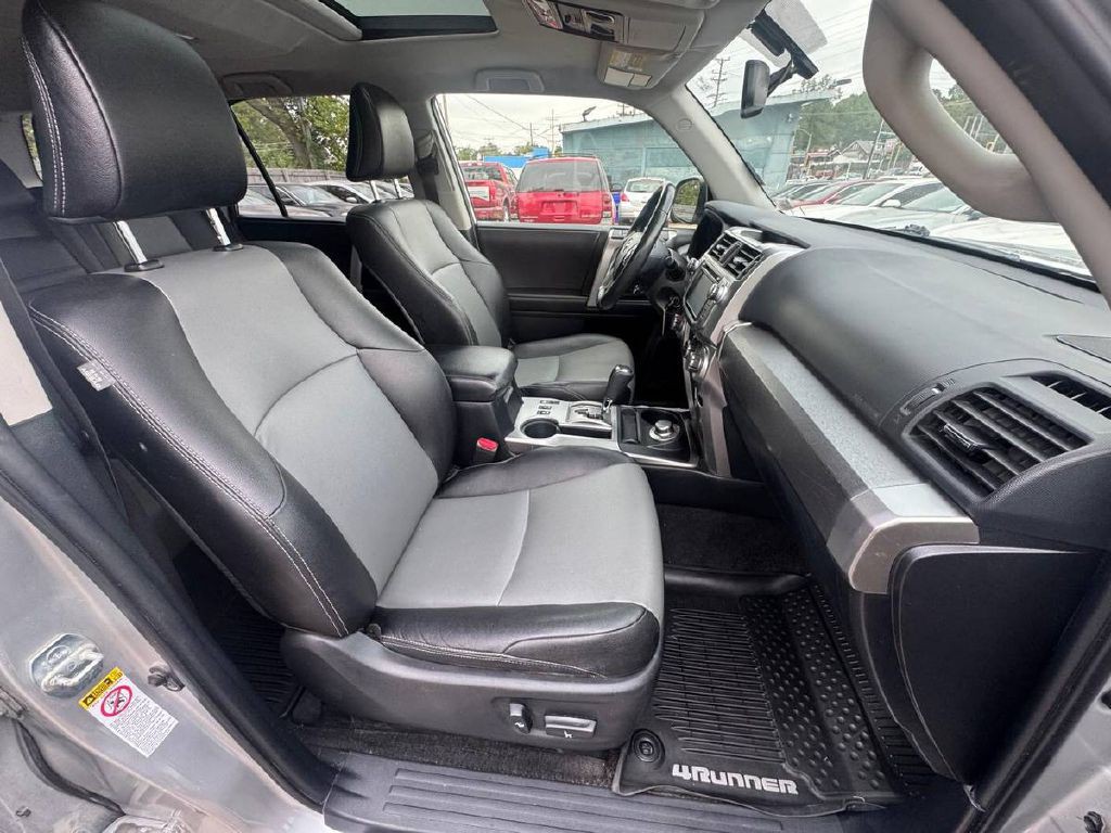 2017 Toyota 4Runner Image 9