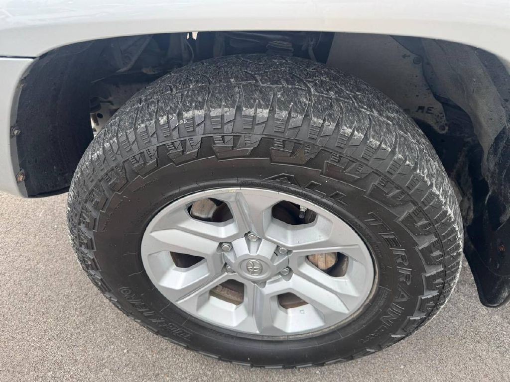 2017 Toyota 4Runner Image 23