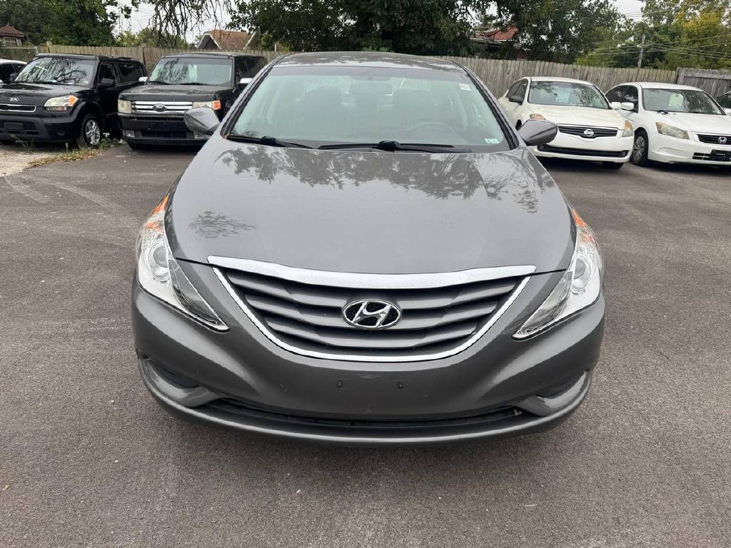 2011 Hyundai Sonata Image 2