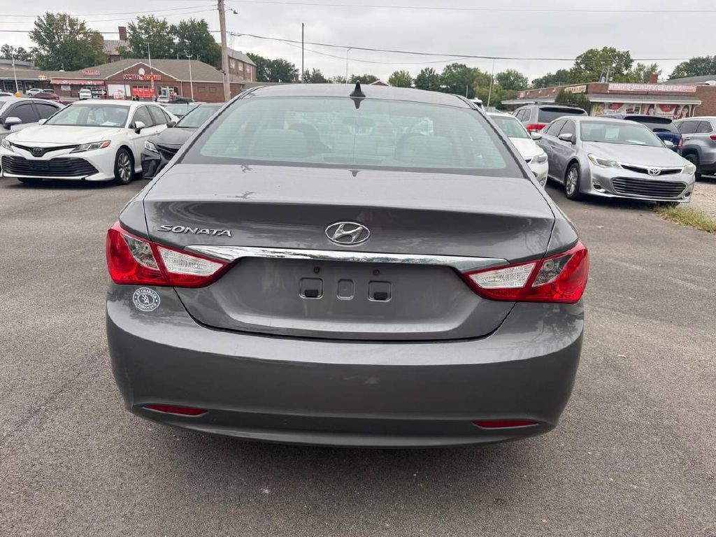 2011 Hyundai Sonata Image 7