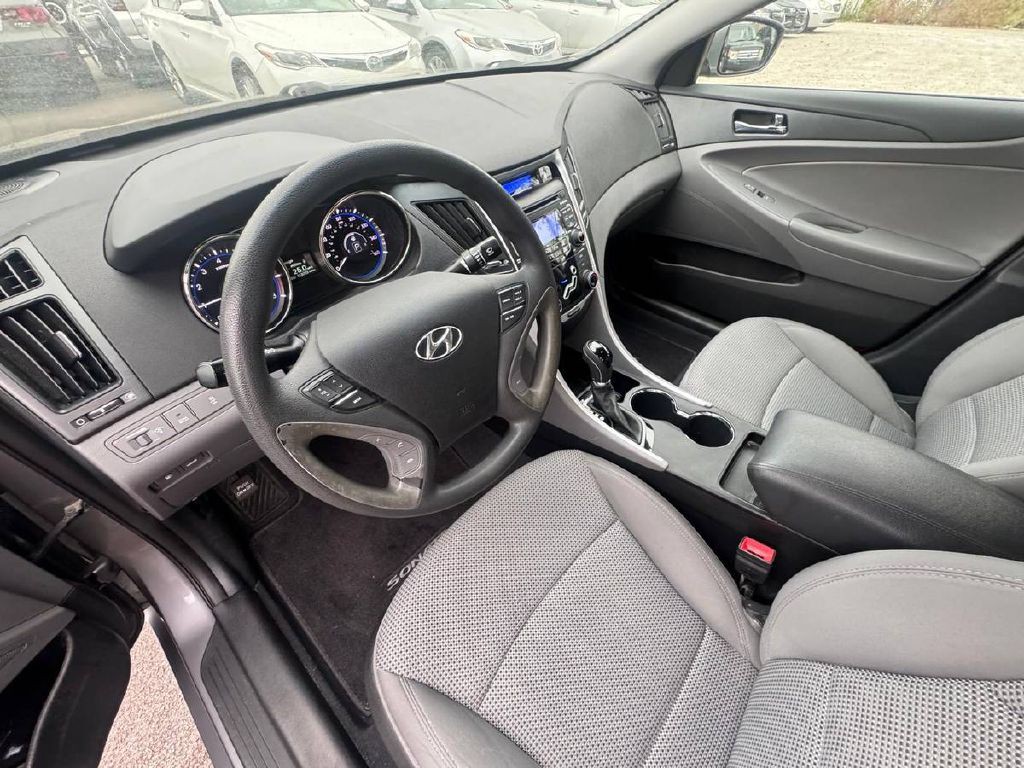 2011 Hyundai Sonata Image 10