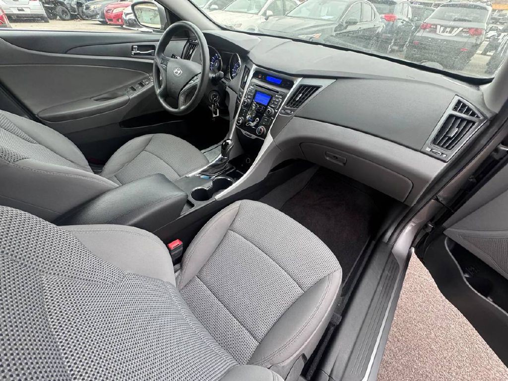 2011 Hyundai Sonata Image 12