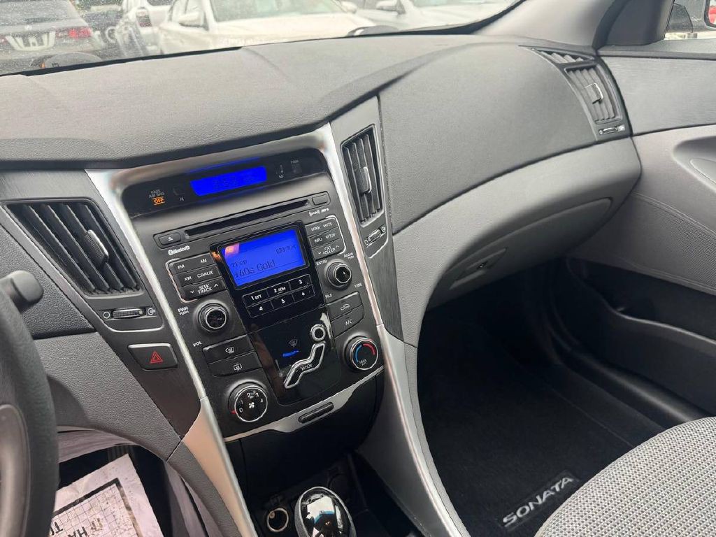2011 Hyundai Sonata Image 18