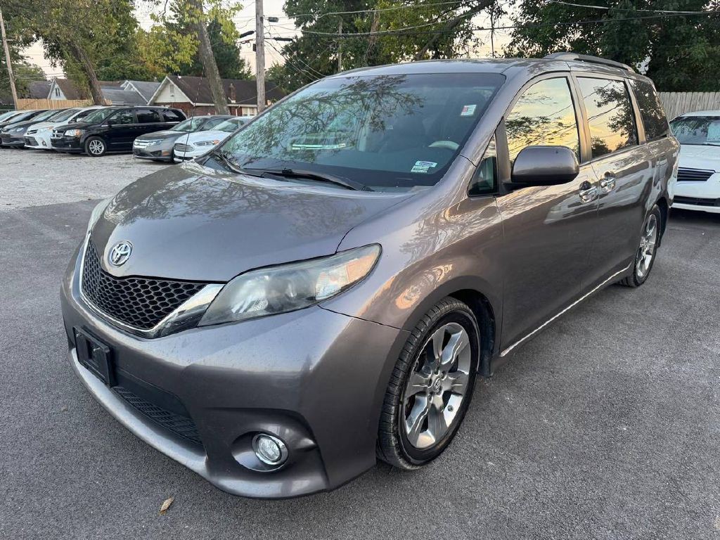 2014 Toyota Sienna Image 3