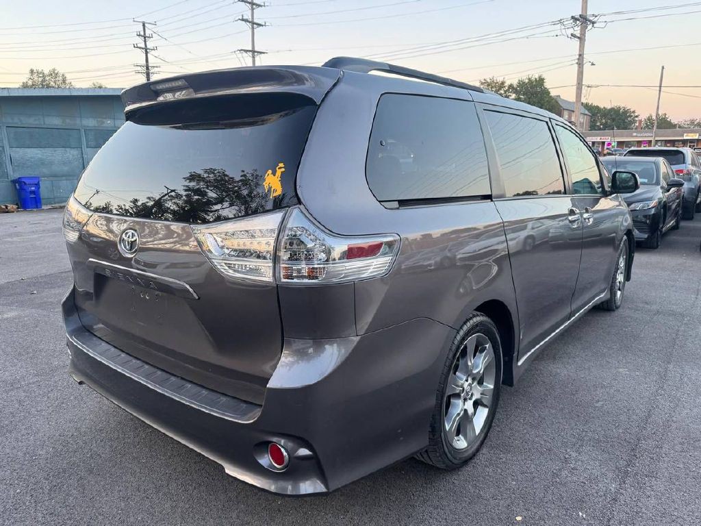2014 Toyota Sienna Image 6