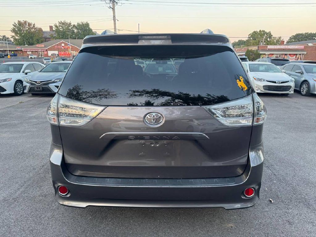 2014 Toyota Sienna Image 7