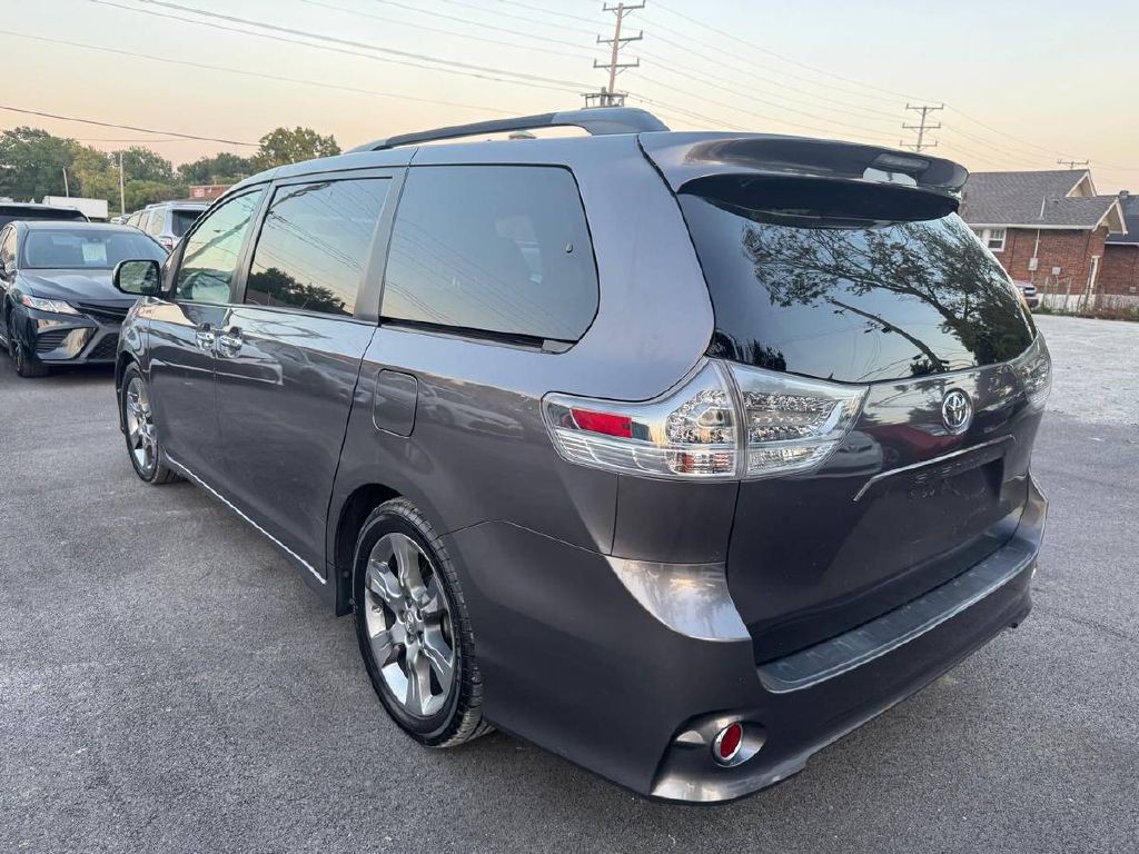 2014 Toyota Sienna Image 8